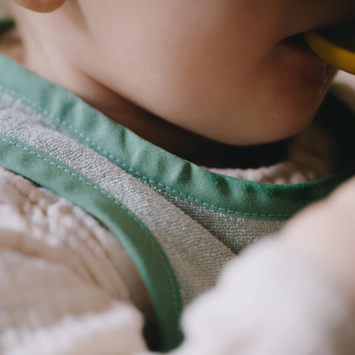 Patron plastron, pull sans manches et bavoir bébé ADÉLAÏDE pochette - Image 10