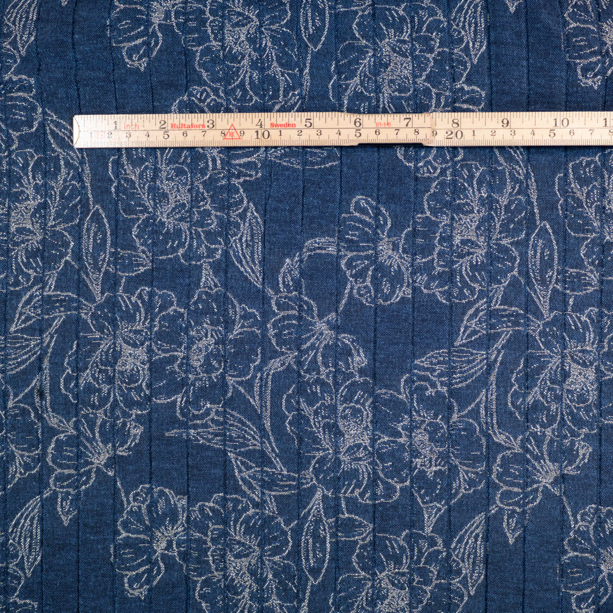 Tissu Jacquard matelassé - Fleurs japonaises - Bleu Marine - Image 6